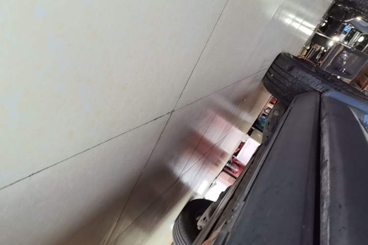 Used Formula Leopard 5 2023 Navigator Edition Right Side Sill