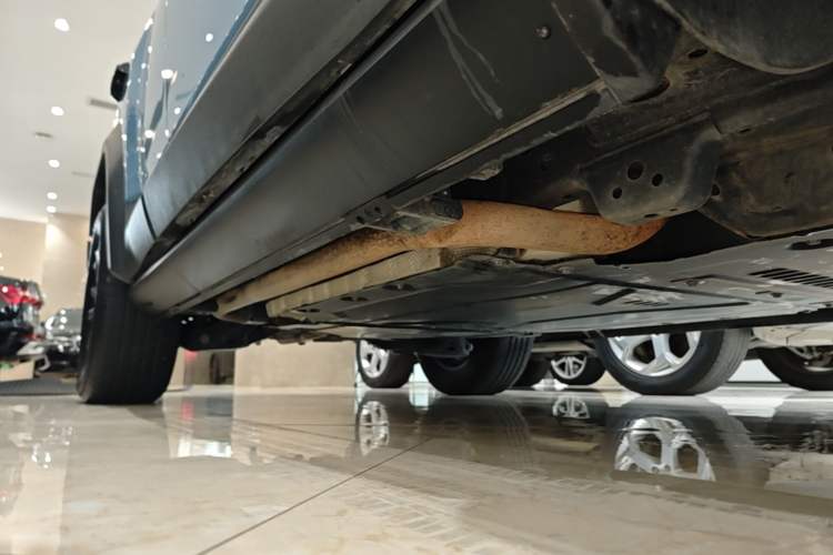Used Formula Leopard 5 2023 Navigator Edition Right Side Sill