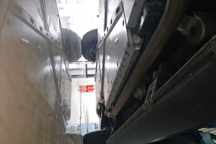 Used Formula Leopard 5 2023 Navigator Edition Right Side Sill
