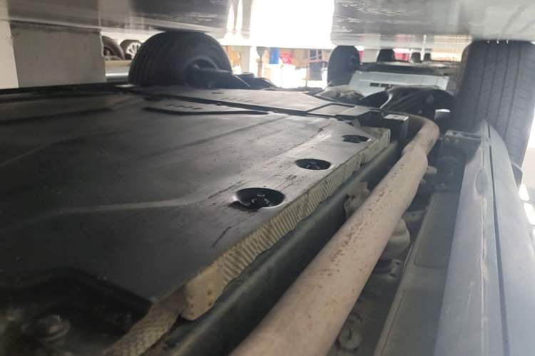 Used Formula Leopard 5 2023 Navigator Edition Right Side Sill
