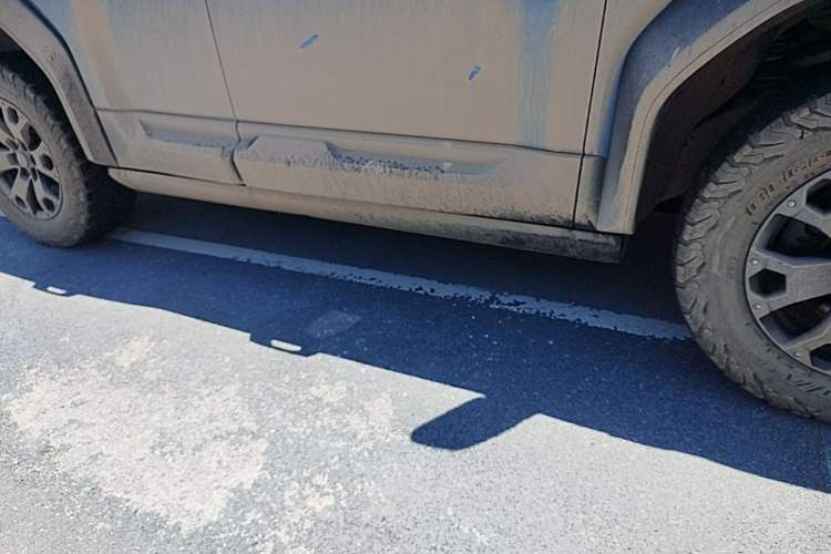Used Formula Leopard 5 2023 Navigator Edition Right Side Sill