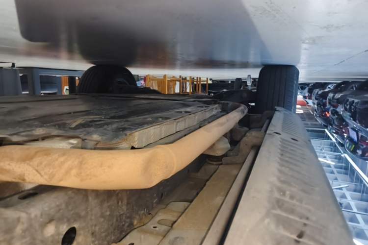 Used Formula Leopard 5 2023 Navigator Edition Right Side Sill