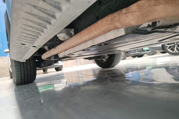 Used Formula Leopard 5 2023 Navigator Edition Right Side Sill