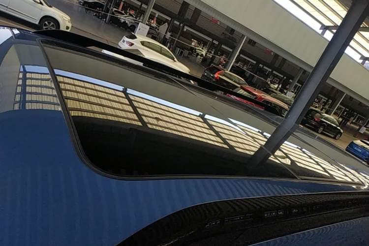 Used Formula Leopard 5 2023 Navigator Edition Roof
