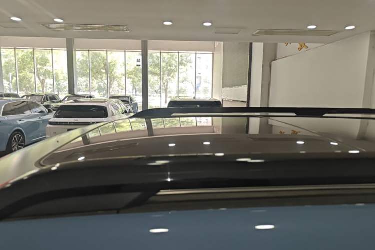 Used Formula Leopard 5 2023 Navigator Edition Roof