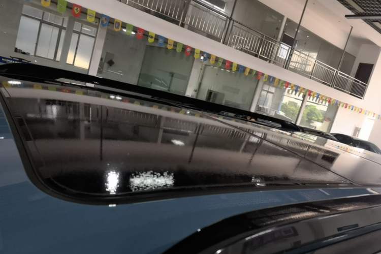 Used Formula Leopard 5 2023 Navigator Edition Roof