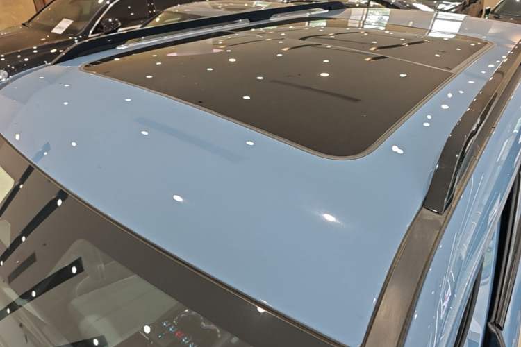 Used Formula Leopard 5 2023 Navigator Edition Roof