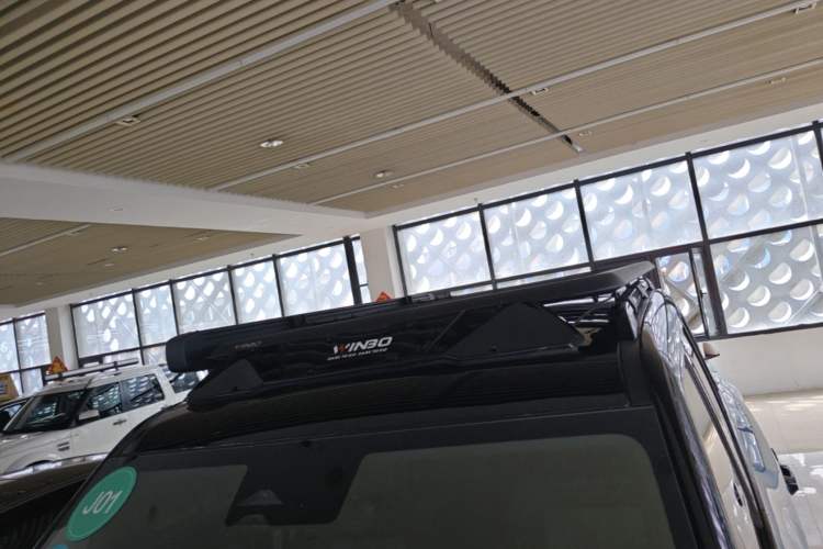 Used Formula Leopard 5 2023 Navigator Edition Roof