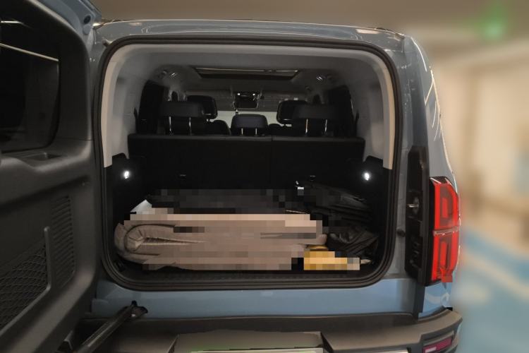 Used Formula Leopard 5 2023 Navigator Edition Trunk