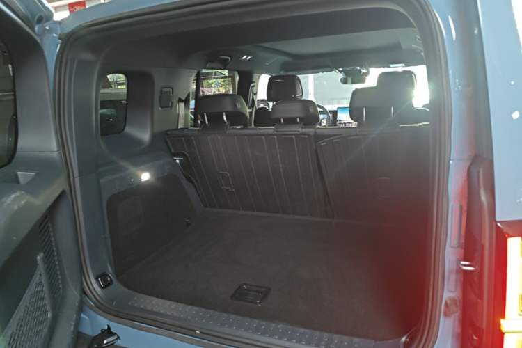 Used Formula Leopard 5 2023 Navigator Edition Trunk