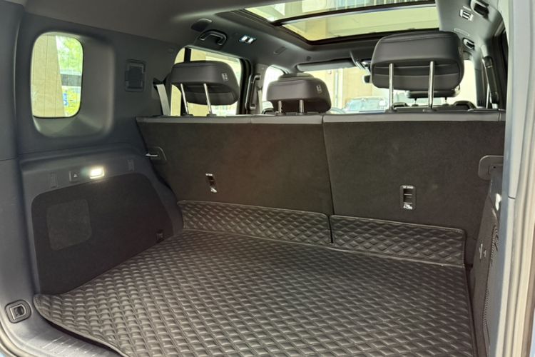 Used Formula Leopard 5 2023 Navigator Edition Trunk