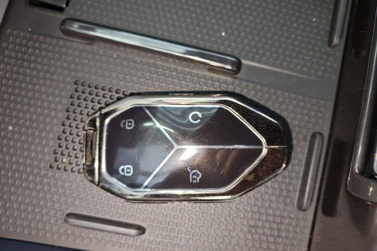Used Formula Leopard 5 2023 Navigator Edition Vehicle Key