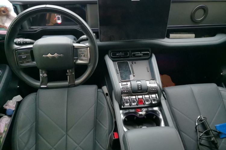 Used Formula Leopard 5 2023 Explore Edition Center Console
