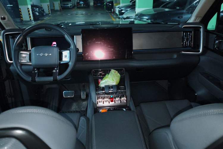 Used Formula Leopard 5 2023 Explore Edition Center Console