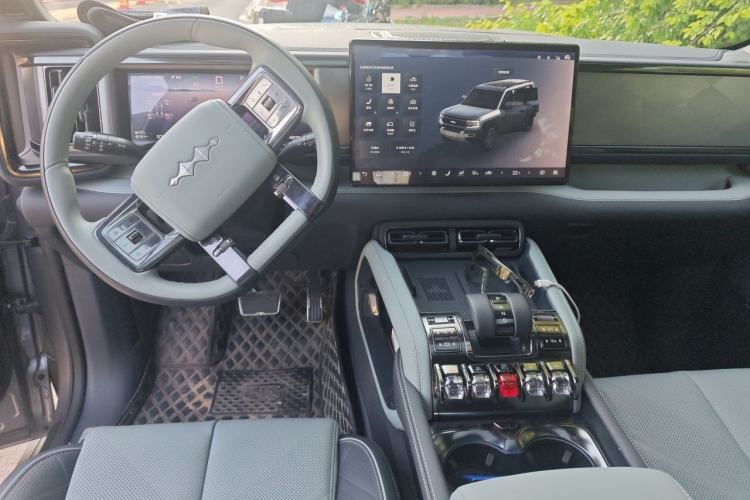Used Formula Leopard 5 2023 Explore Edition Center Console