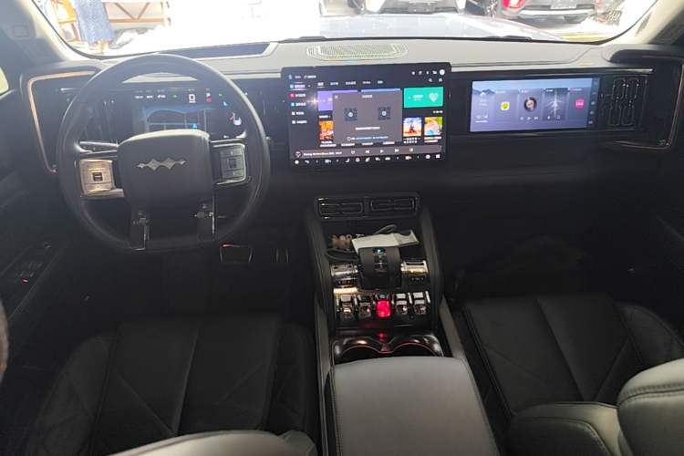 Used Formula Leopard 5 2023 Navigator Edition Center Console