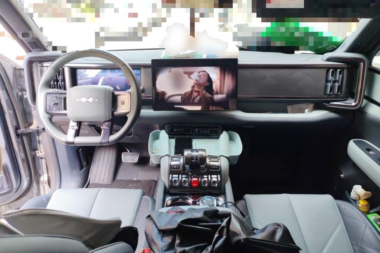Used Formula Leopard 5 2023 Explore Edition Center Console
