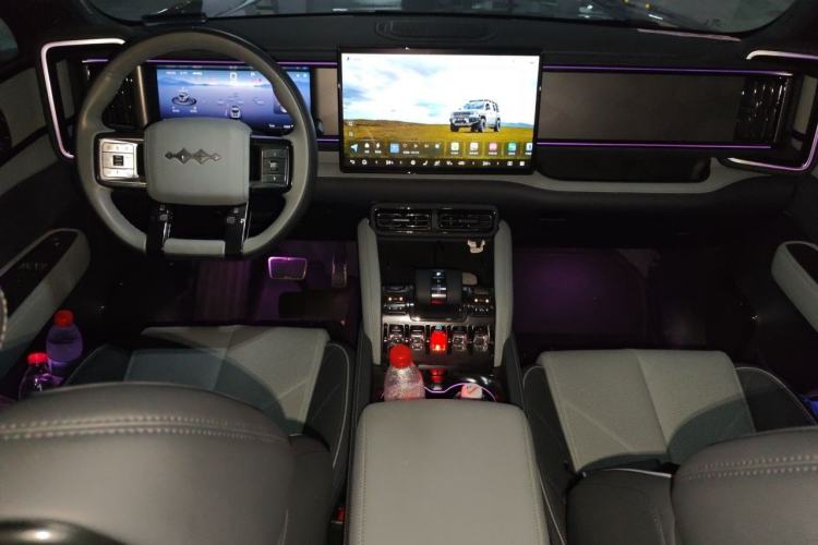 Used Formula Leopard 5 2023 Explore Edition Center Console