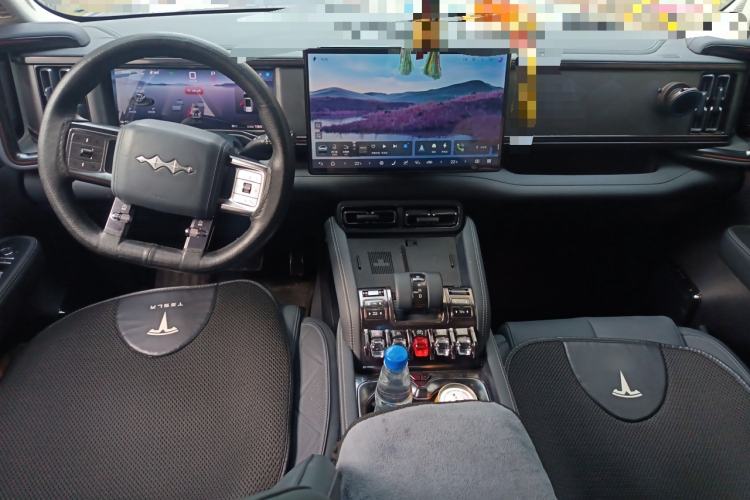 Used Formula Leopard 5 2023 Explore Edition Center Console