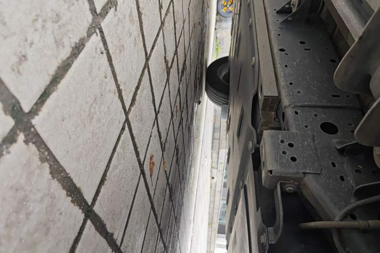 Used Formula Leopard 5 2023 Navigator Edition Chassis Rear Left
