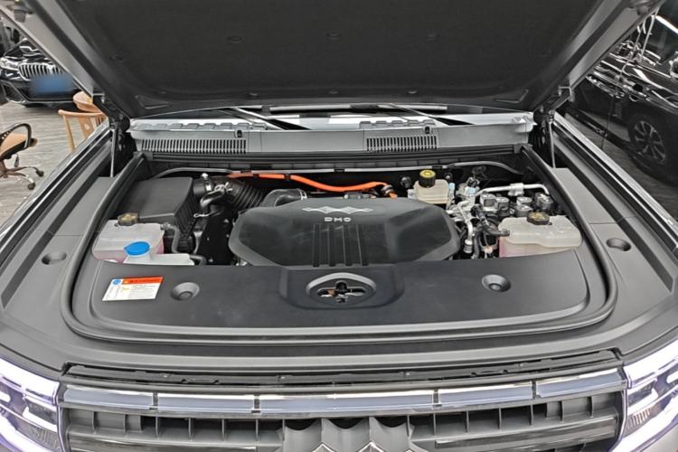 Used Formula Leopard 5 2023 Navigator Edition Engine Bay