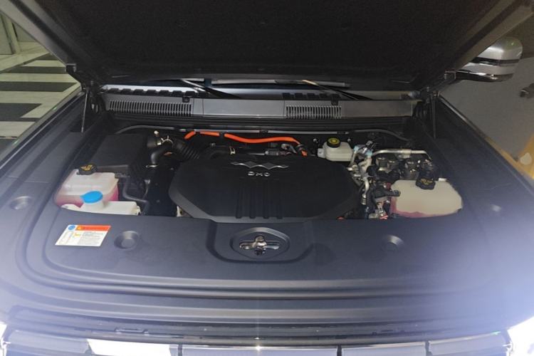 Used Formula Leopard 5 2023 Navigator Edition Engine Bay