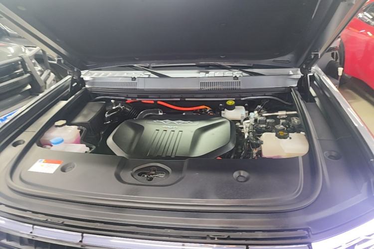 Used Formula Leopard 5 2023 Explore Edition Engine Bay