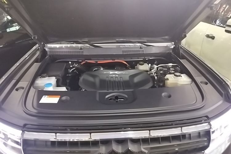 Used Formula Leopard 5 2023 Explore Edition Engine Bay