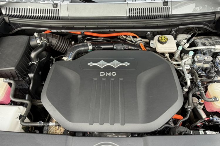Used Formula Leopard 5 2023 Navigator Edition Engine Bay