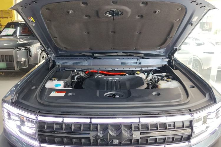 Used Formula Leopard 5 2023 Cloud Ride Flagship Edition Engine Bay