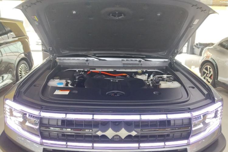Used Formula Leopard 5 2023 Cloud Ride Flagship Edition Engine Bay