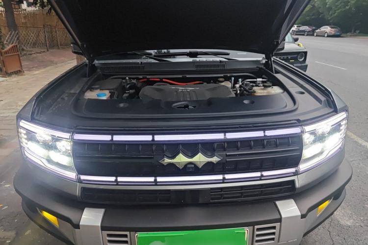 Used Formula Leopard 5 2023 Navigator Edition Engine Bay