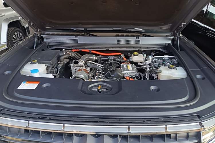 Used Formula Leopard 5 2023 Navigator Edition Engine Bay