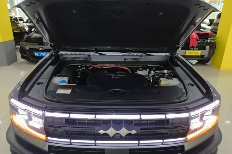 Used Formula Leopard 5 2023 Navigator Edition Engine Bay