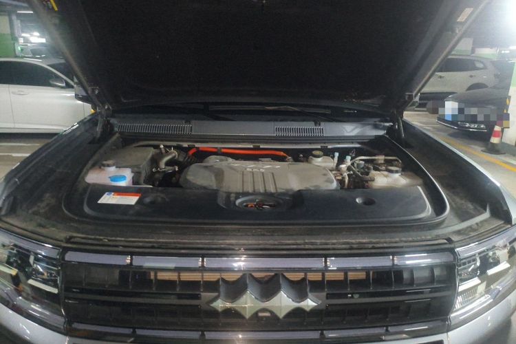Used Formula Leopard 5 2023 Explore Edition Engine Bay