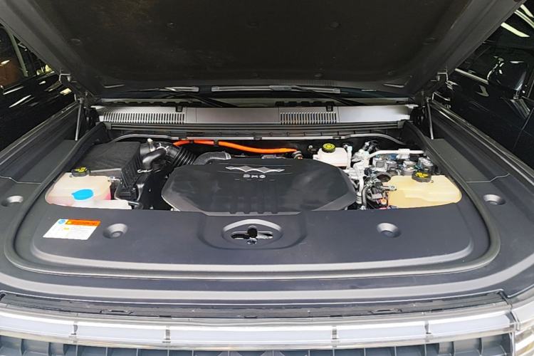 Used Formula Leopard 5 2023 Navigator Edition Engine Bay
