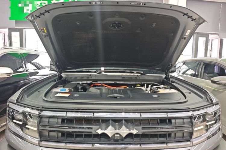 Used Formula Leopard 5 2023 Navigator Edition Engine Bay