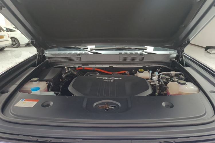 Used Formula Leopard 5 2023 Cloud Ride Flagship Edition Engine Bay