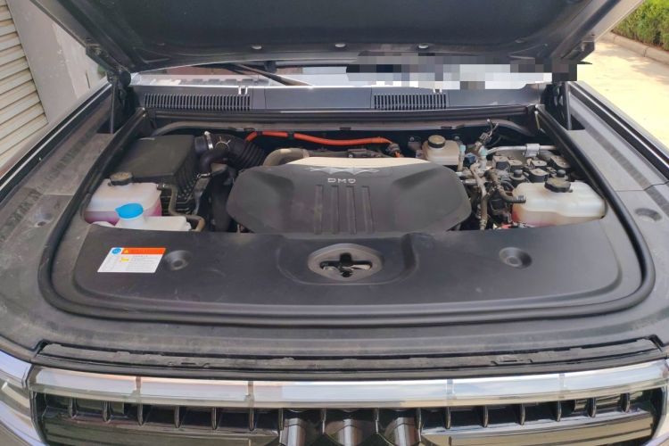 Used Formula Leopard 5 2023 Explore Edition Engine Bay