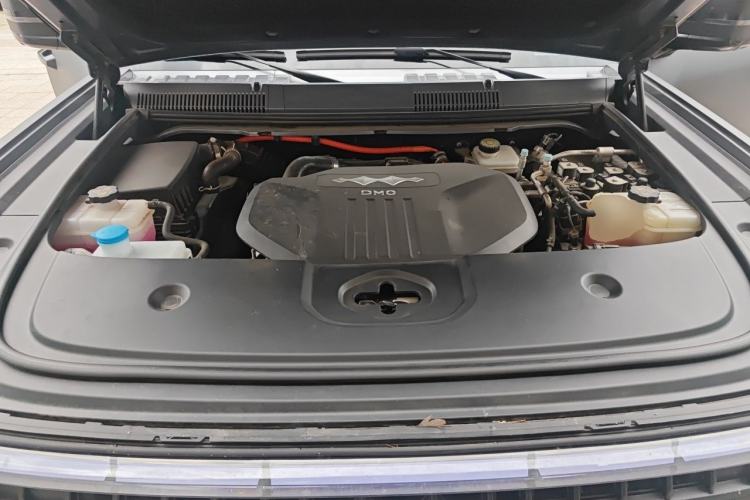 Used Formula Leopard 5 2023 Navigator Edition Engine Bay