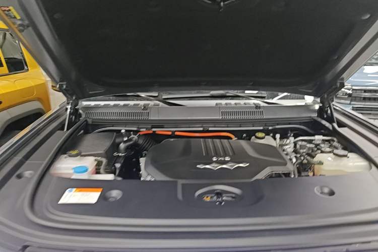 Used Formula Leopard 5 2023 Navigator Edition Engine Bay