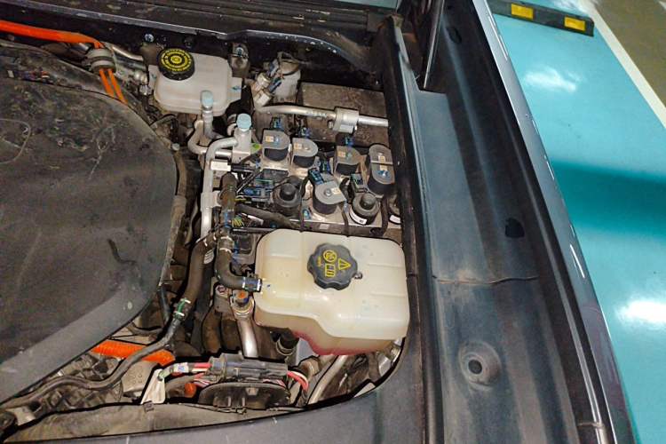 Used Formula Leopard 5 2023 Navigator Edition Engine Bay Left