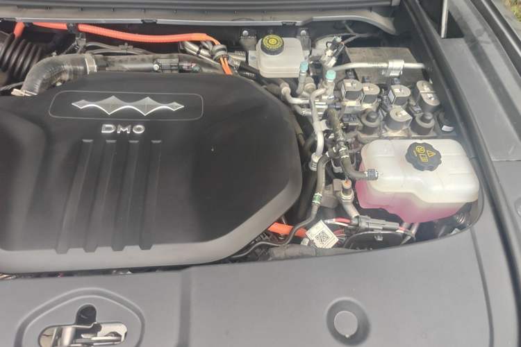 Used Formula Leopard 5 2023 Navigator Edition Engine Bay Left