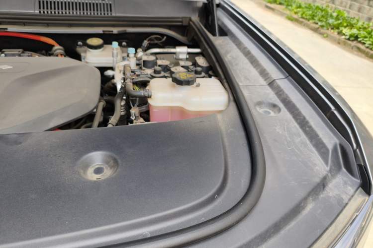 Used Formula Leopard 5 2023 Navigator Edition Engine Bay Left