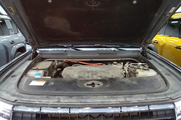 Used Formula Leopard 5 2023 Navigator Edition Engine Bay