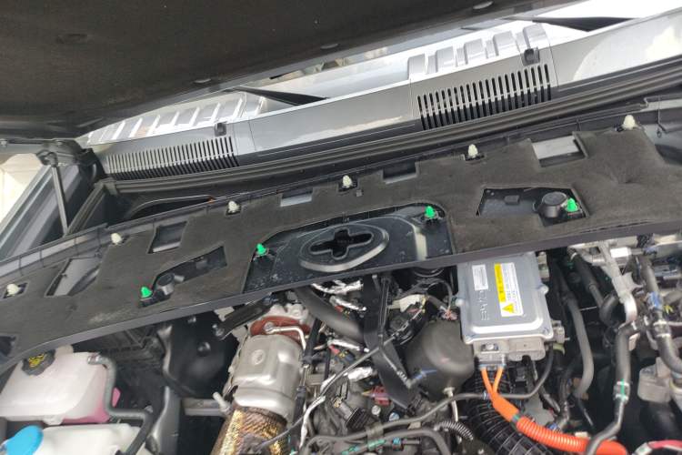 Used Formula Leopard 5 2023 Navigator Edition Engine Bay