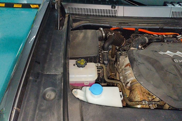 Used Formula Leopard 5 2023 Navigator Edition Engine Bay Right