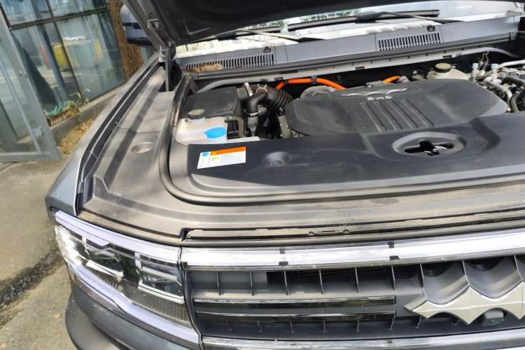 Used Formula Leopard 5 2023 Explore Edition Engine Bay Right
