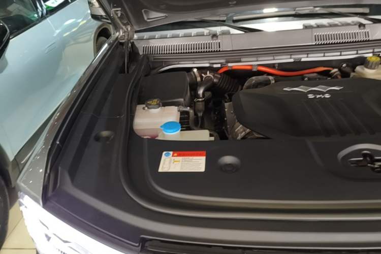 Used Formula Leopard 5 2023 Navigator Edition Engine Bay Right