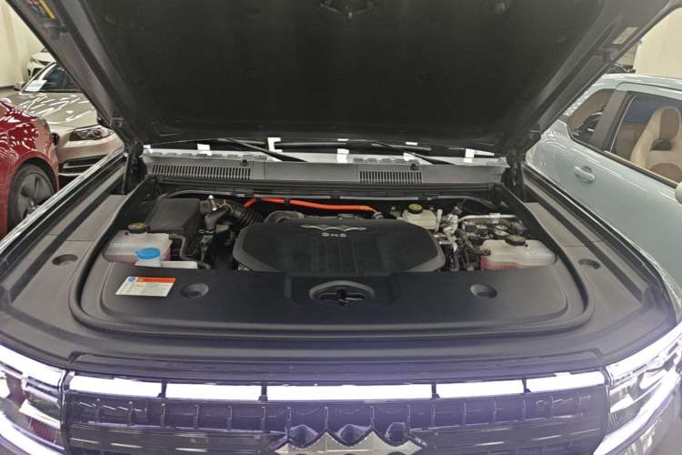Used Formula Leopard 5 2023 Explore Edition Engine Bay